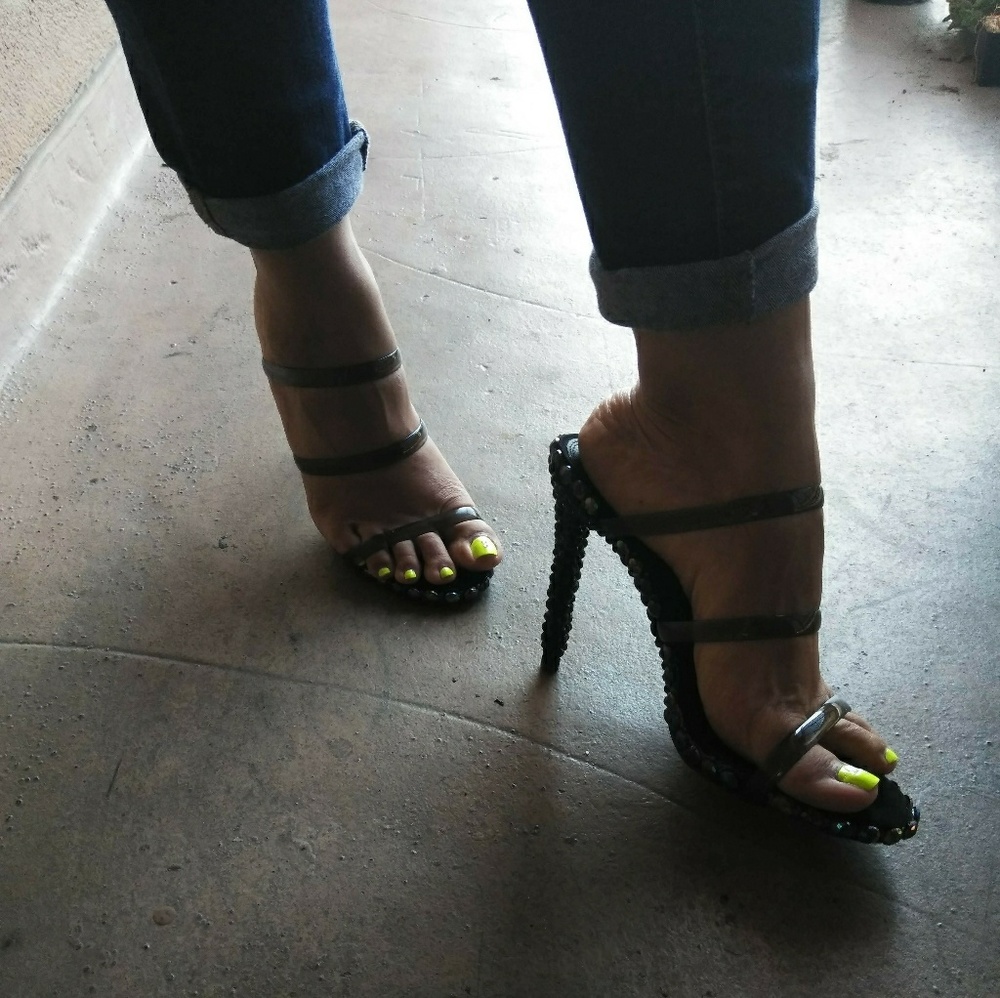 Ladies Heels - Picture 4 of 5